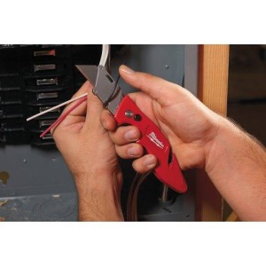 MILWAUKEE NOŻYK Z WYMIENNYM OSTRZEM TRAPEZOWYM FASTBACK