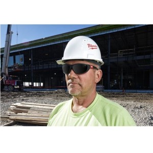 Milwaukee Okulary Ochronne Przyciemniane z Uszczelką 4932471886