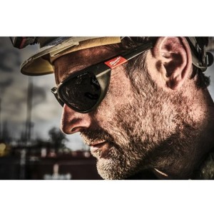 Milwaukee Okulary Ochronne Przyciemniane z Uszczelką 4932471886